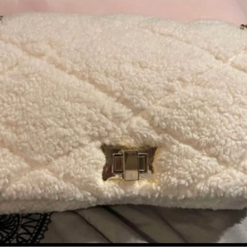 Elegant Cream Quilted Women's Bag